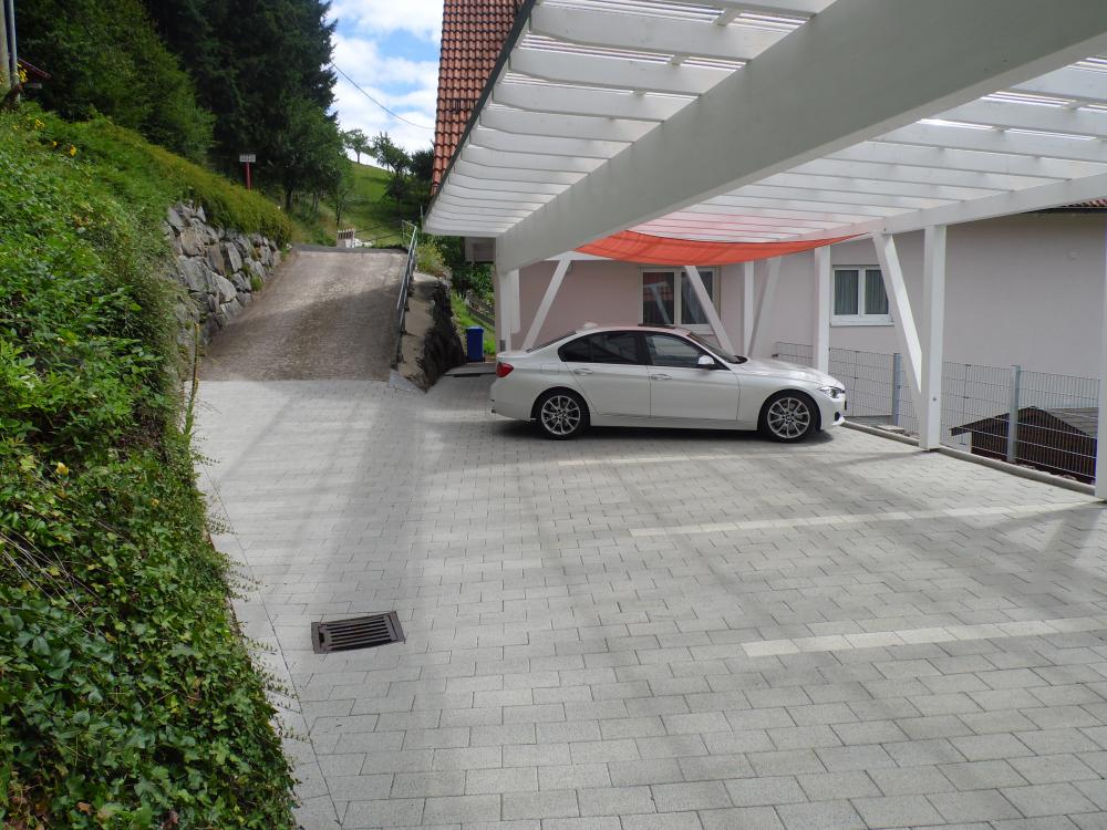 Um's Haus - Zwei überdachte Parkplätze für Ferienwohnung, direkt am Eingang